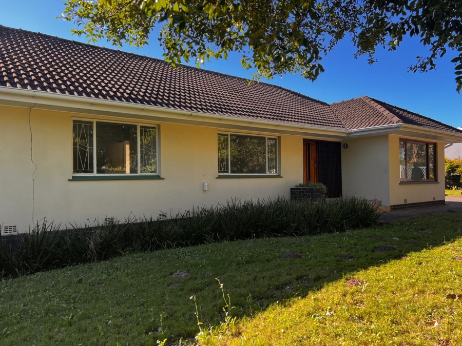 To Let 4 Bedroom Property for Rent in Beacon Bay Eastern Cape